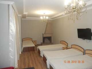Гостевой дом Guest House Deme Кобулети Четырехместный номер с балконом-2