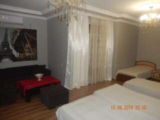 Гостевой дом Guest House Deme Кобулети Четырехместный номер с балконом-4