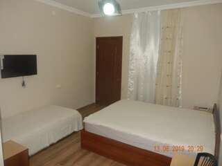 Гостевой дом Guest House Deme Кобулети Трехместный номер с ванной комнатой-4